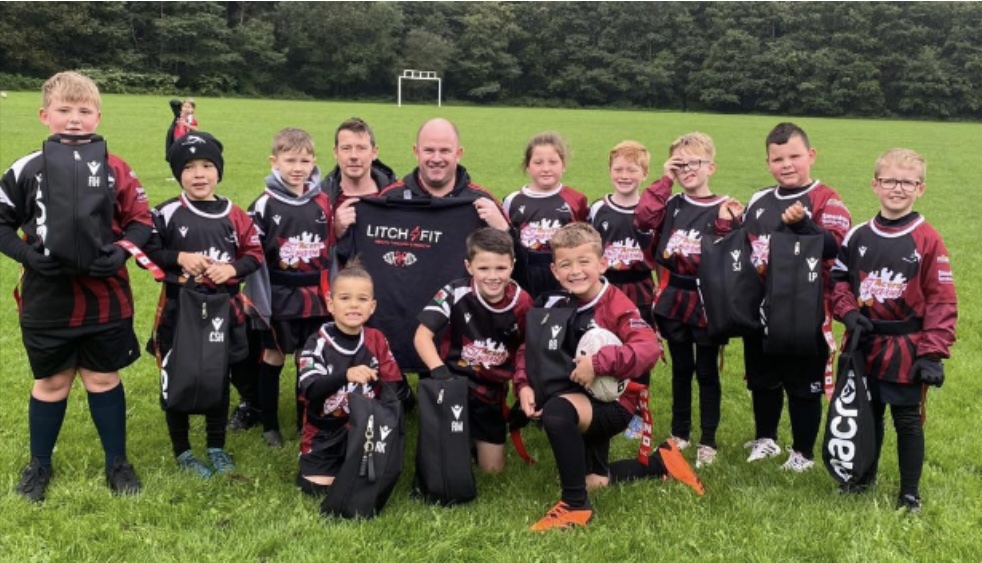 Sported Bedlinog rugby team in line up