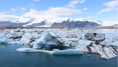 picture of icebergs